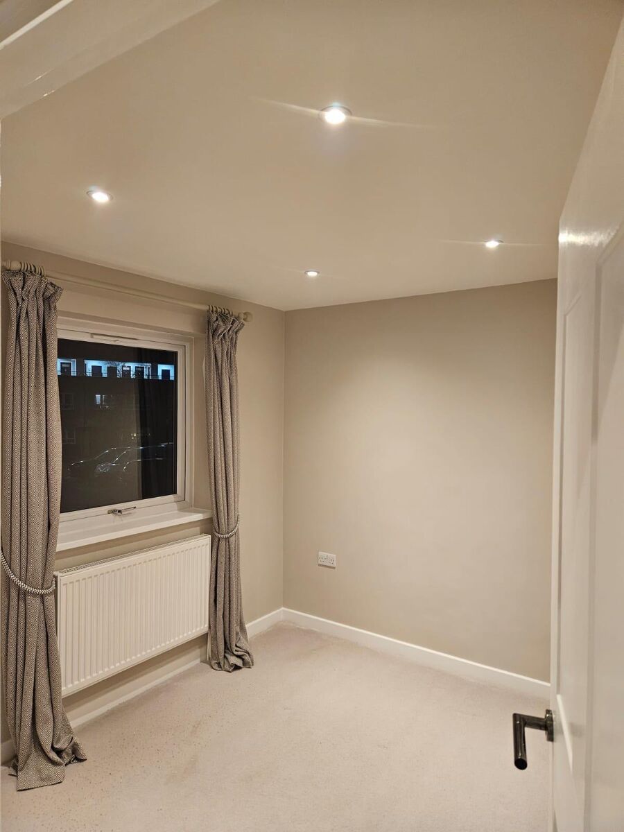 painter and decorator near me Leyton